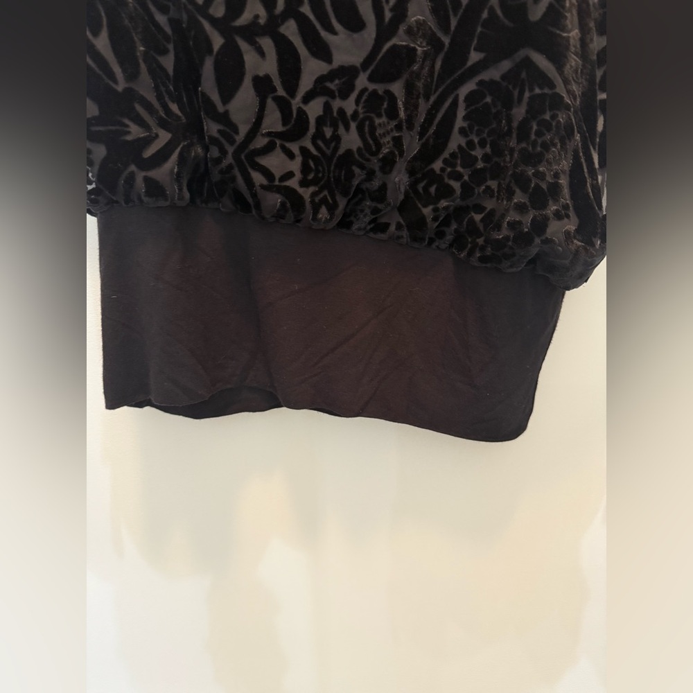 Joseph A. Black Velvet Rounded Floral/Leaf Print Collar Top - Size L‎ - Picture 4 of 12